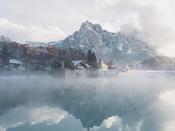 Infinity pool con il riflesso delle Dolomiti 